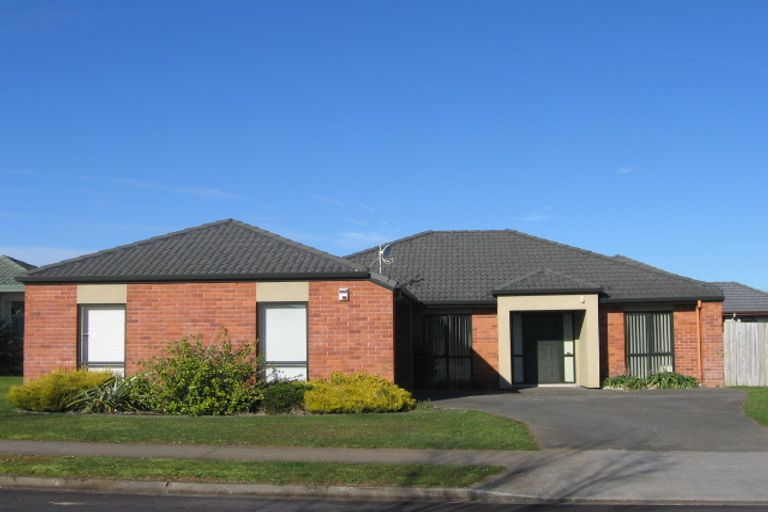 Photo of property in 23 Newbliss Crescent, East Tamaki Heights, Auckland, 2016