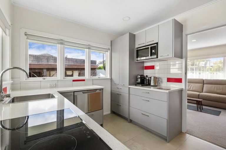 Photo of property in 18a Eversleigh Road, Belmont, Auckland, 0622