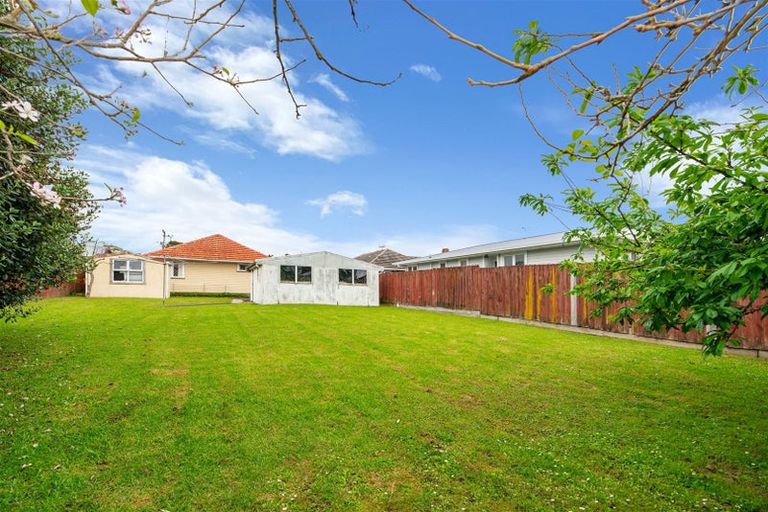 Photo of property in 40 Edwards Avenue, Henderson, Auckland, 0610