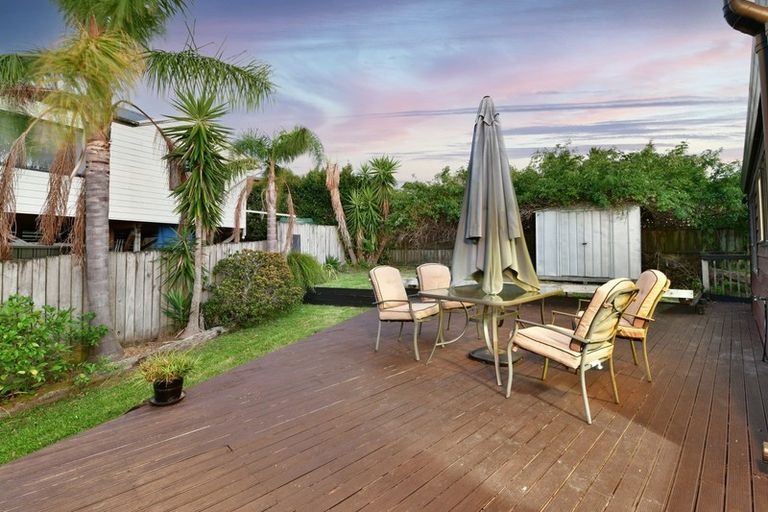 Photo of property in 3b Royalty Rise, Red Beach, 0932