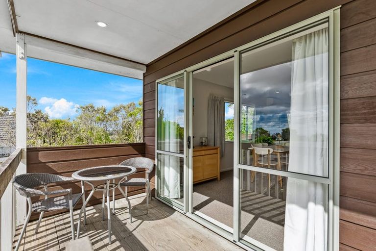 Photo of property in 1/1032 East Coast Road, Fairview Heights, Auckland, 0630