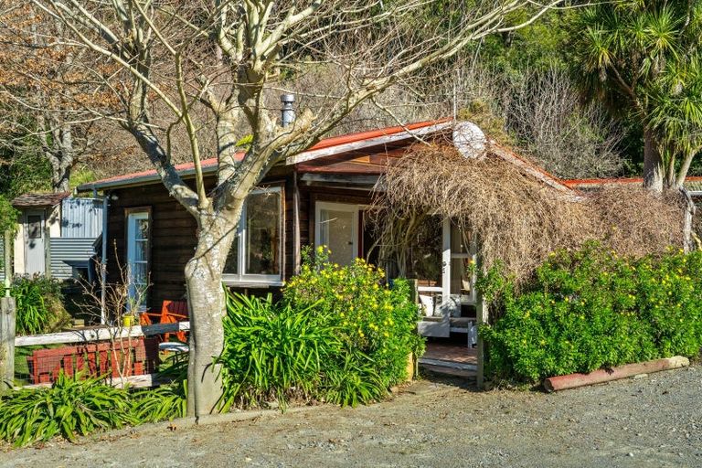 Photo of property in 810a Queen Charlotte Drive, Havelock, 7281