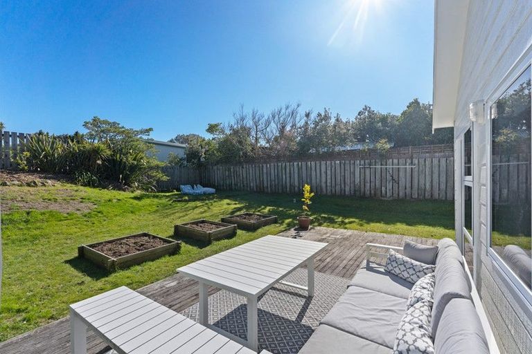 Photo of property in 27 Sarah Street, Waikawa Beach, Levin, 5573