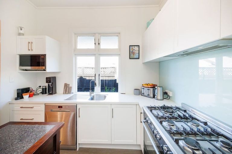 Photo of property in 22 Matipo Street, Takaro, Palmerston North, 4410