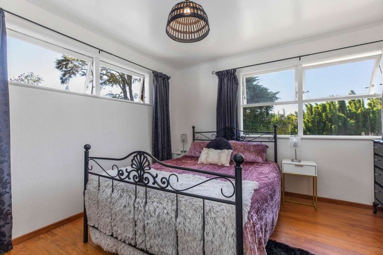 Photo of property in 8 Kashmir Road, Glen Eden, Auckland, 0602