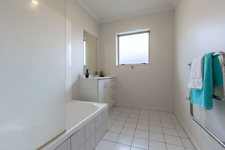 Photo of property in 21 Mili Way, Ranui, Auckland, 0612