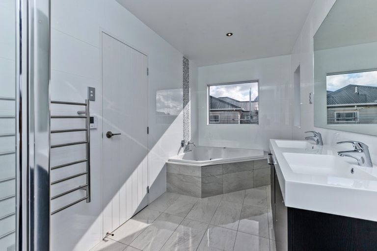 Photo of property in 10 Seafort Lane, Silverdale, 0932