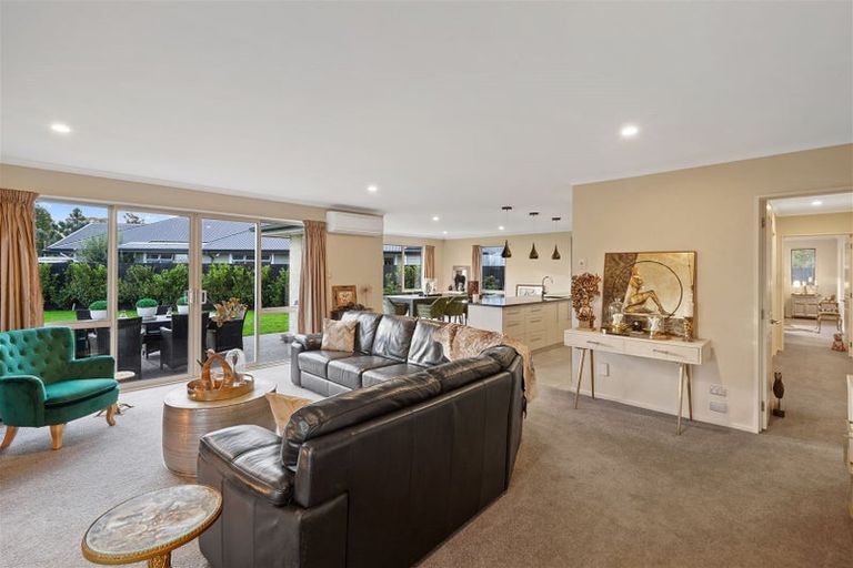 Photo of property in 12 Queenswood Gardens, Mairehau, Christchurch, 8052