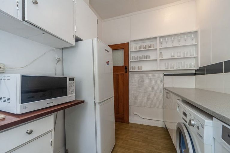 Photo of property in 281 Queens Drive, Lyall Bay, Wellington, 6022