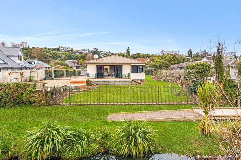 Photo of property in 10 Gemini Place, Kawaha Point, Rotorua, 3010