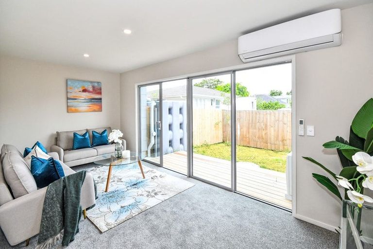 Photo of property in 2/70 Clevedon Road, Papakura, 2110