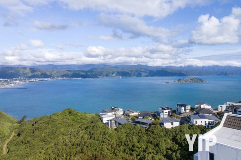 Photo of property in 45 Tamworth Crescent, Newlands, Wellington, 6037
