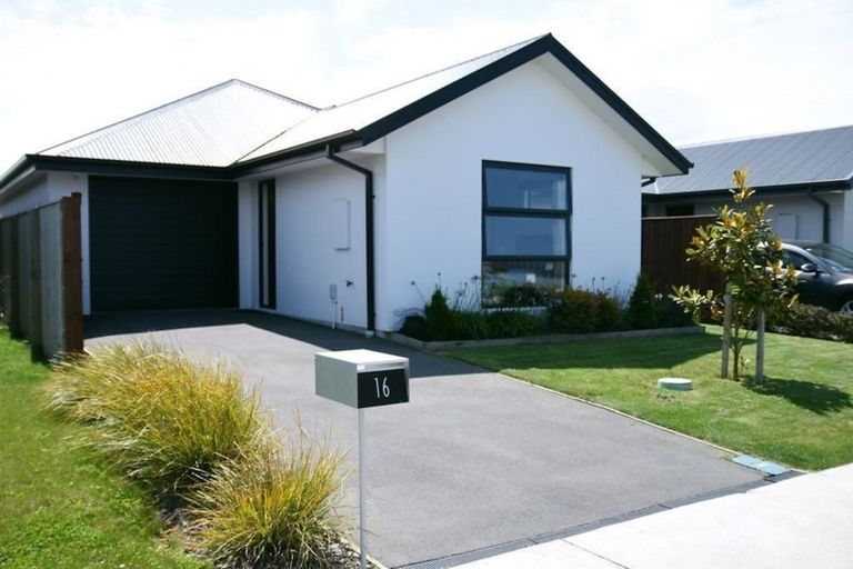 Photo of property in 16 Helmore Street, Rangiora, 7400