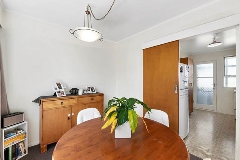 Photo of property in 42a Hicks Close, Whitby, Porirua, 5024