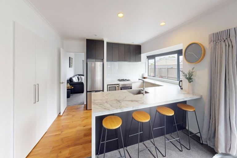 Photo of property in 2 Pinedale Parade, Milson, Palmerston North, 4414