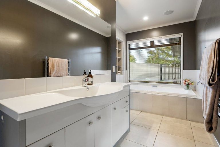 Photo of property in 9 The Esplanade, Huntington, Hamilton, 3210