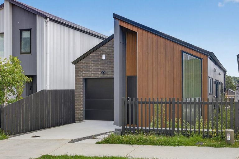 Photo of property in 15 Piringa Road, Pukekohe, 2120