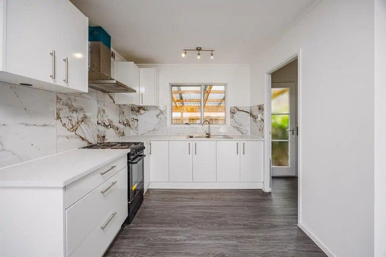 Photo of property in 2/51 Rimu Street, New Lynn, Auckland, 0600
