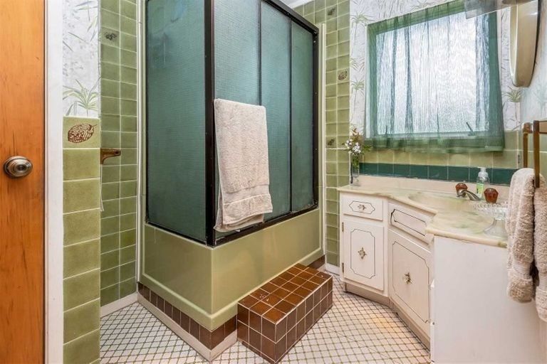 Photo of property in 94 Crawford Avenue, Mangere Bridge, Auckland, 2022