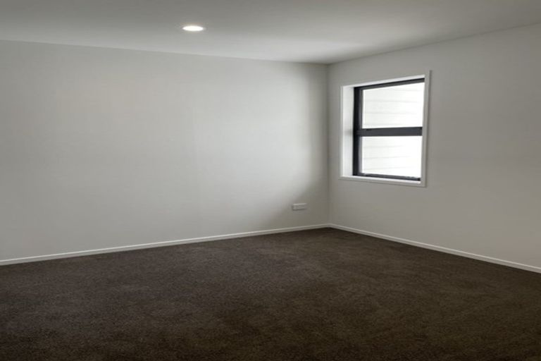 Photo of property in 32 Karoro Road, One Tree Point, 0118