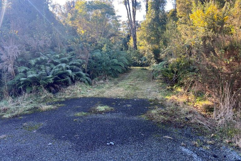 Photo of property in 1 Kakapo Way, Moana, 7875