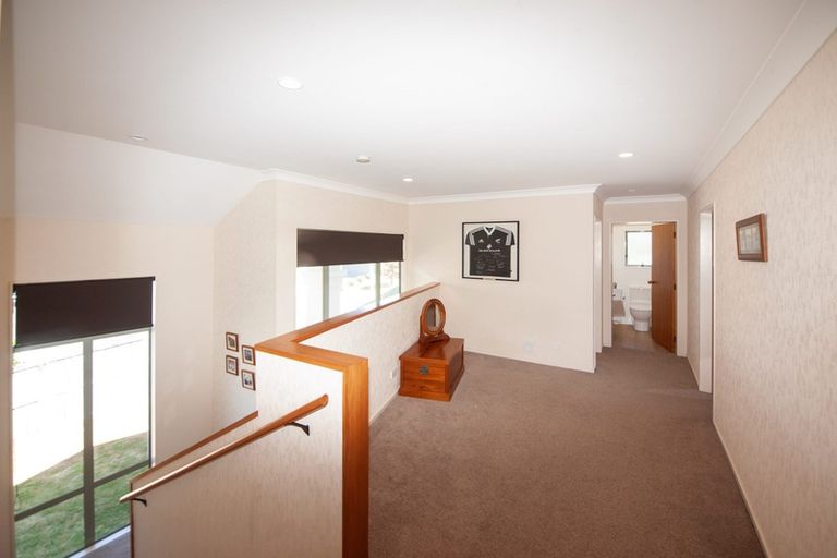 Photo of property in 10 Marford Grove, Churton Park, Wellington, 6037