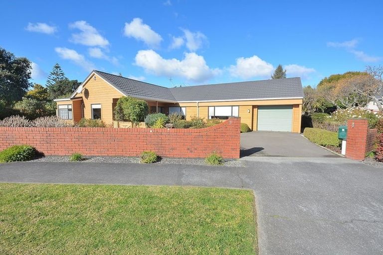 Photo of property in 1 Oak Bay, Waikanae, 5036