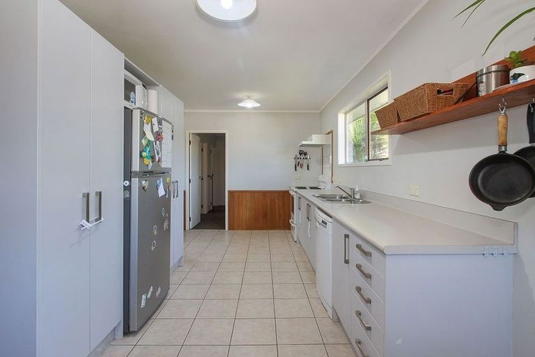 Photo of property in 8 Papa Place, Birkdale, Auckland, 0626
