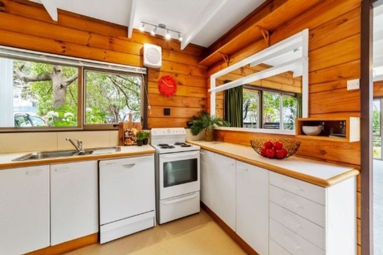 Photo of property in 174 Orangi Kaupapa Road, Northland, Wellington, 6012