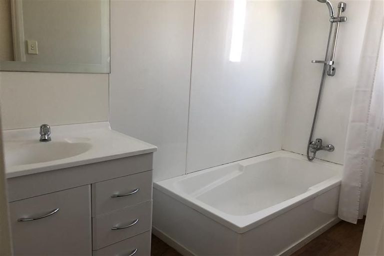 Photo of property in 2/25 Christmas Road, Manurewa, Auckland, 2102