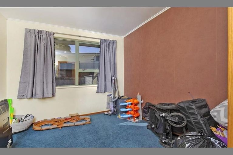 Photo of property in 85 Gloria Avenue, Te Atatu Peninsula, Auckland, 0610