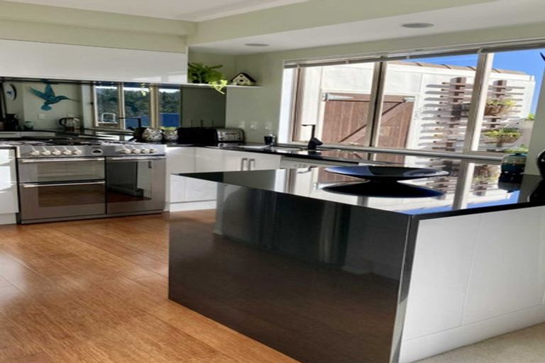 Photo of property in 2/71 Balmain Road, Birkenhead, Auckland, 0626