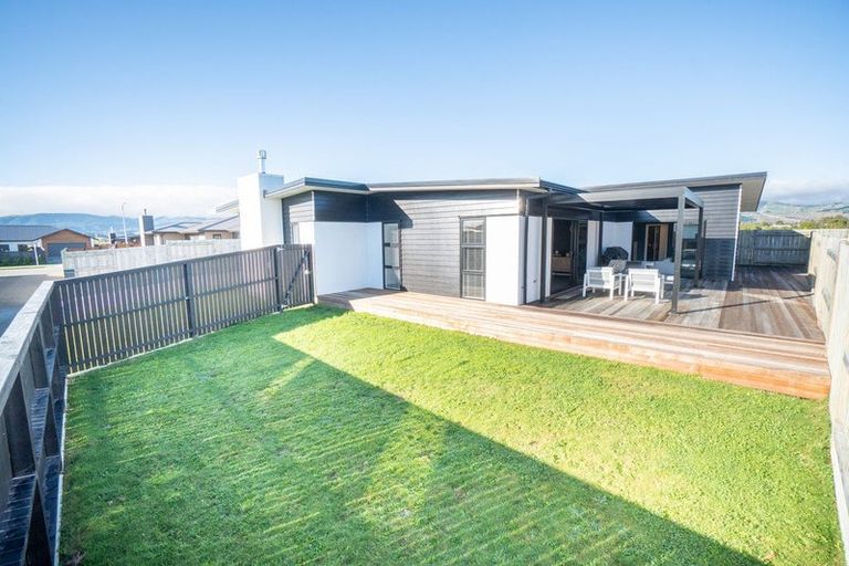 Photo of property in 3 Stratford Court, Fitzherbert, Palmerston North, 4410