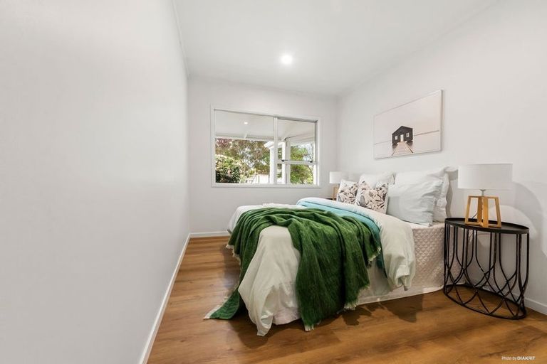 Photo of property in 1 Pahi Place, West Harbour, Auckland, 0618