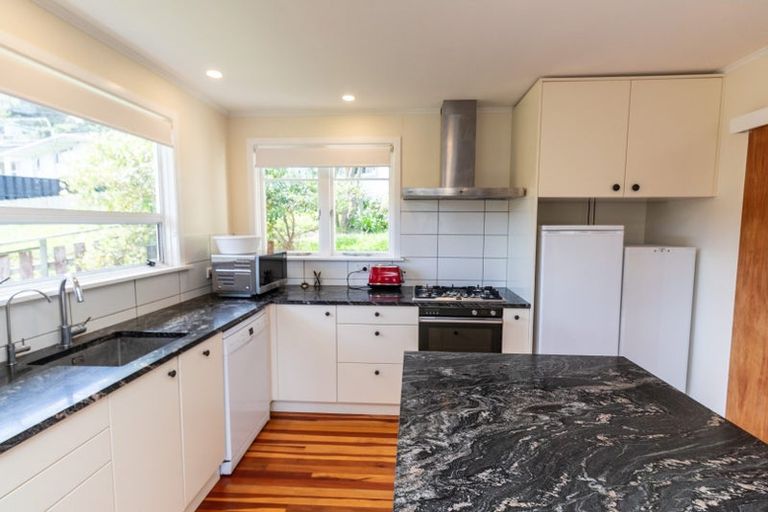 Photo of property in 19 Montreal Grove, Kingston, Wellington, 6021