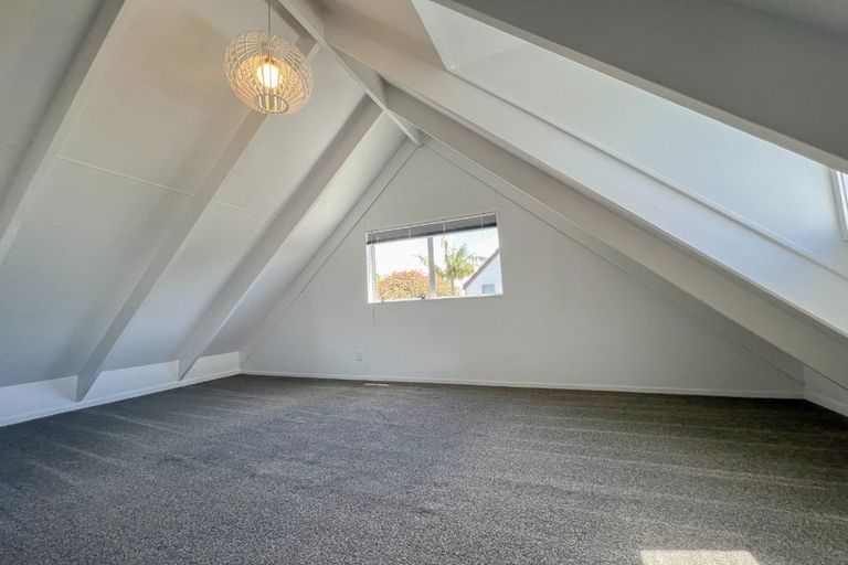 Photo of property in 43 Hutchinson Avenue, New Lynn, Auckland, 0600