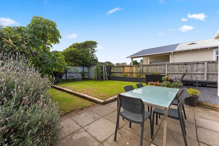 Photo of property in 94 Hine Street, New Plymouth, 4310