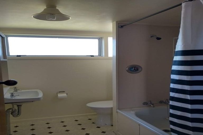 Photo of property in 17/4u Dr Taylor Terrace, Johnsonville, Wellington, 6037