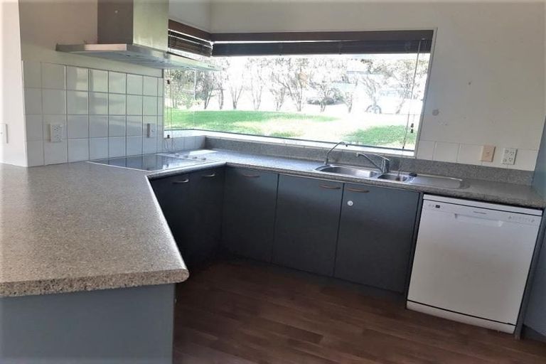 Photo of property in 19 Mandeville Place, Unsworth Heights, Auckland, 0632