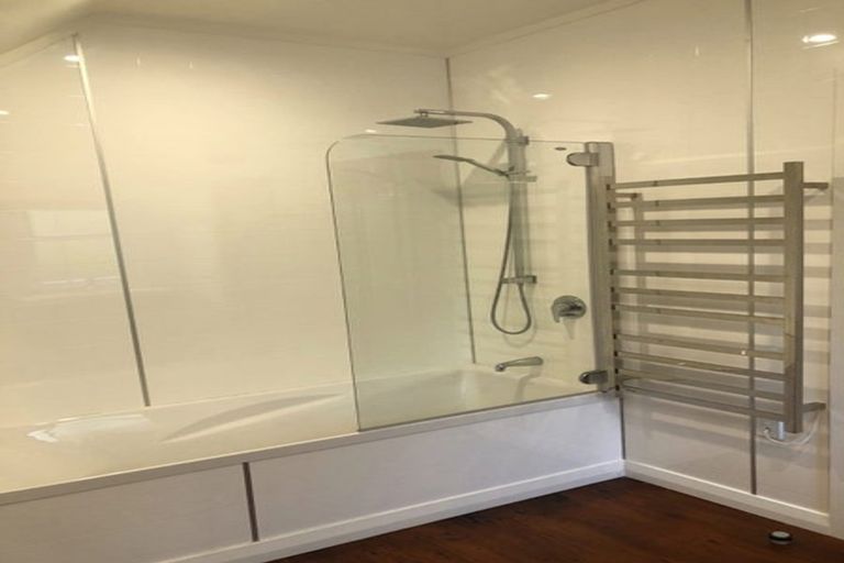 Photo of property in 9 Homewood Crescent, Karori, Wellington, 6012