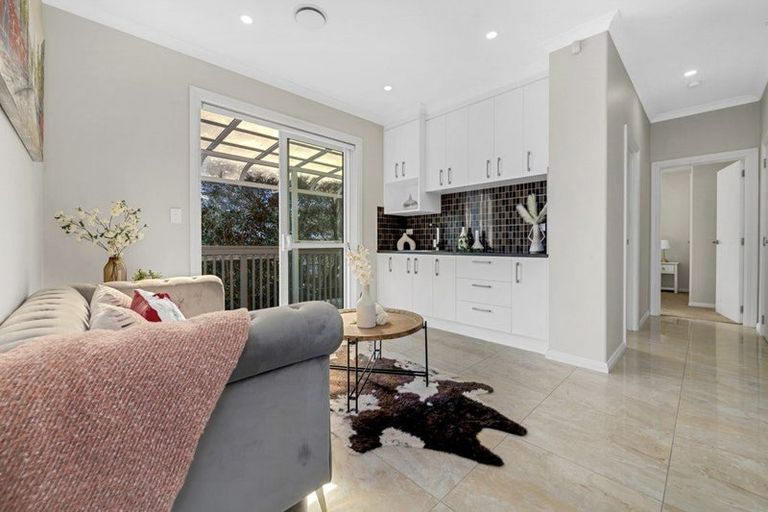 Photo of property in 16 Evelina Lane, Flat Bush, Auckland, 2019
