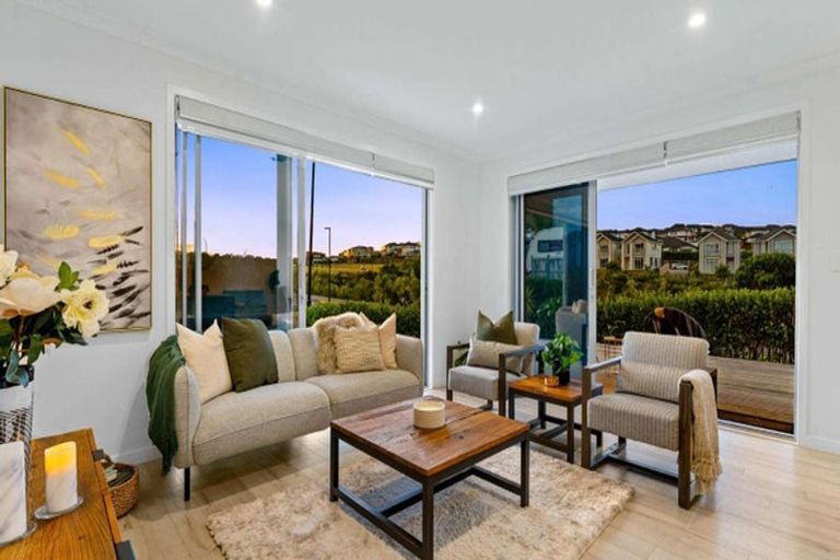 Photo of property in 1 Cilliers Drive, Silverdale, 0932