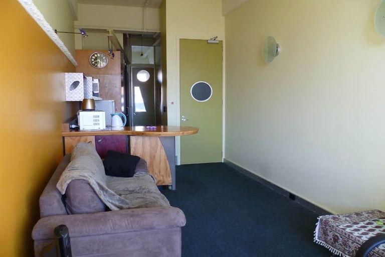 Photo of property in Qba Apartments, 2r/51 Webb Street, Mount Cook, Wellington, 6011