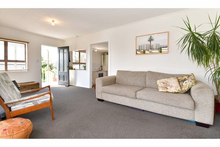 Photo of property in 30 Holiday Road, Stanmore Bay, Whangaparaoa, 0932