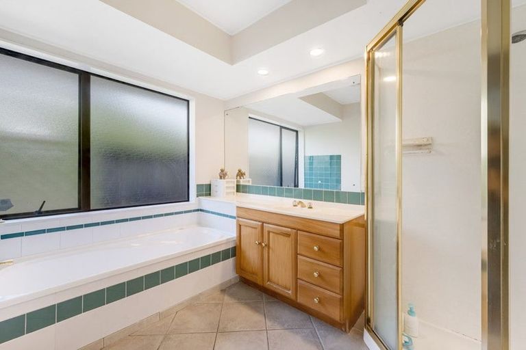 Photo of property in 21a Eastern Beach Road, Eastern Beach, Auckland, 2012