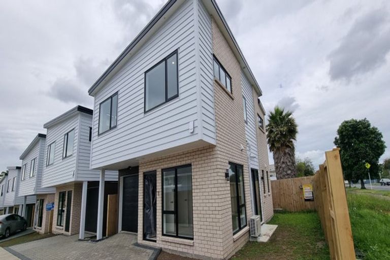 Photo of property in 451a Massey Road, Mangere East, Auckland, 2024