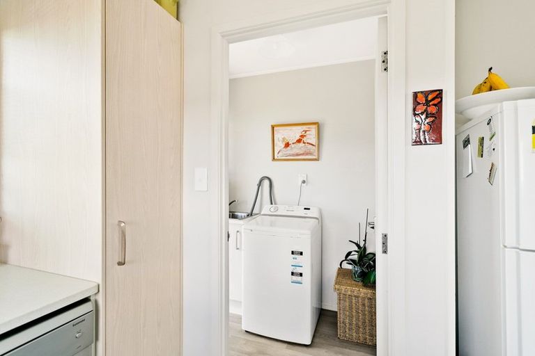 Photo of property in 2/23 Seaview Road, Glenfield, Auckland, 0629