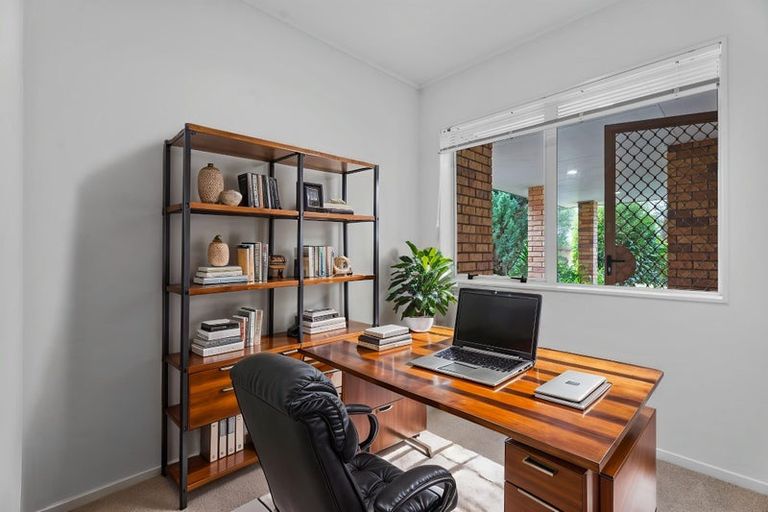 Photo of property in 8 Hagen Close, Golflands, Auckland, 2013