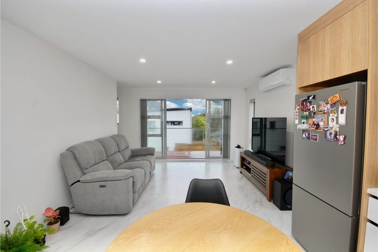 Photo of property in 298f Sunset Road, Windsor Park, Auckland, 0632