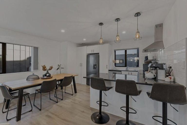 Photo of property in 63 Black Beech Crescent, Takanini, 2110